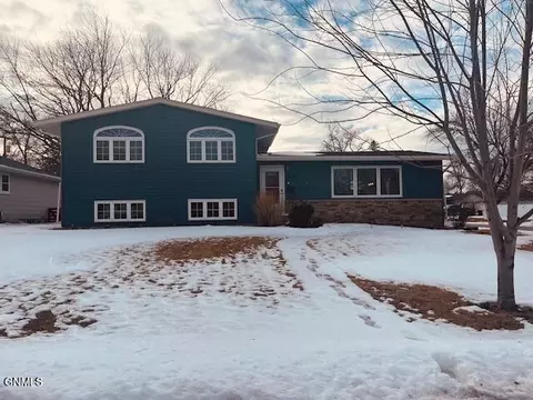 243 14th Ave NE, Jamestown, ND 58401