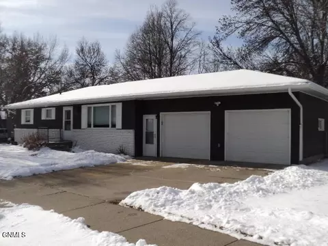 2430 Winchester Dr, Bismarck, ND 58503