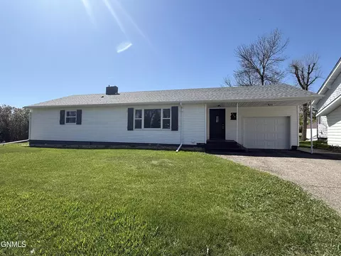 804 2nd St S, Strasburg, ND 58573