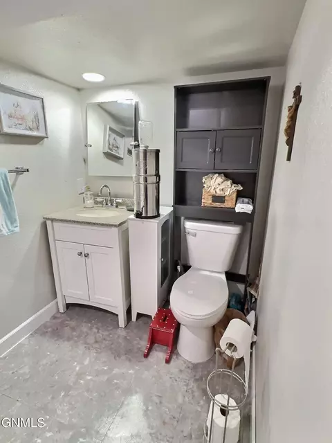 Bath - 204 8th Ave NW, Mandan, ND 58554 photo 4 of 4