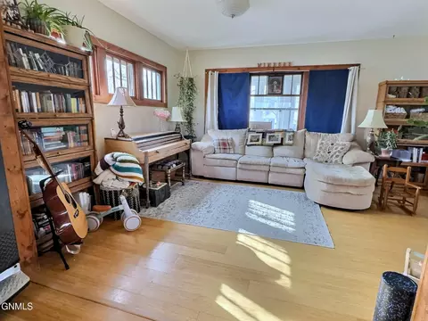 Living - 204 8th Ave NW, Mandan, ND 58554 photo 2 of 4