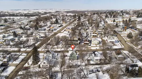 View/Area - 204 8th Ave NW, Mandan, ND 58554 photo 4 of 9