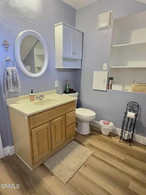 Bath - 204 8th Ave NW, Mandan, ND 58554 photo 2 of 4