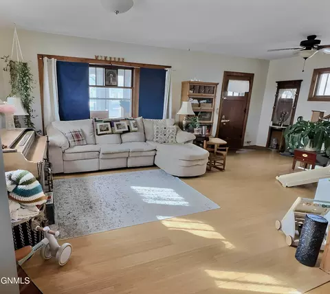 Living - 204 8th Ave NW, Mandan, ND 58554 photo 1 of 4