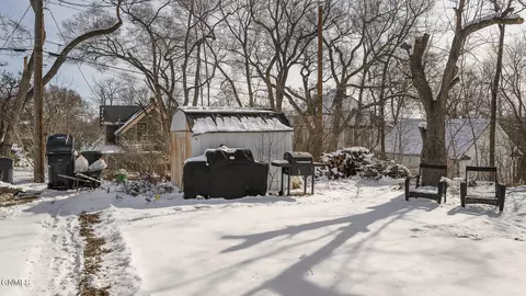 Exterior - 204 8th Ave NW, Mandan, ND 58554 photo 4 of 5