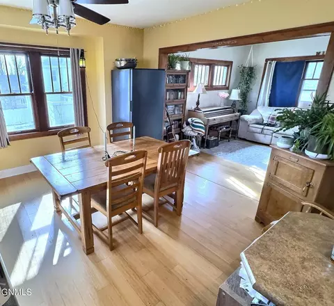 Dining - 204 8th Ave NW, Mandan, ND 58554 photo 2 of 3