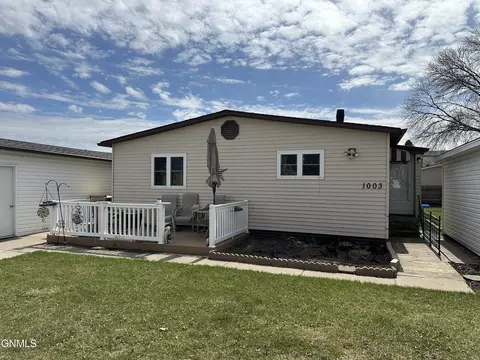 1003 Western Park, Jamestown, ND 58401