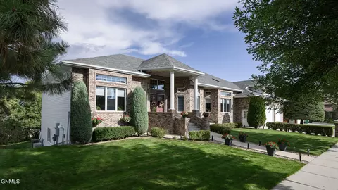 700 Aspen Ave, Bismarck, ND 58503