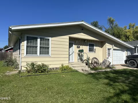1510 7th Ave SW, Jamestown, ND 58401