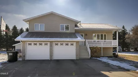 Exterior - 830 E Bristol Dr, Bismarck, ND 58501 photo 5 of 9