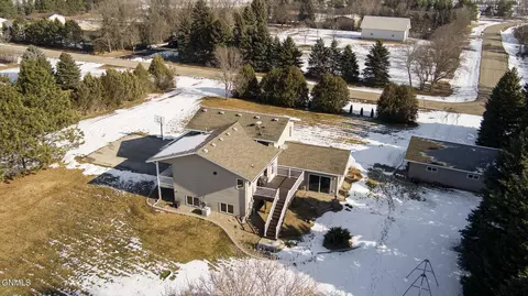 View/Area - 830 E Bristol Dr, Bismarck, ND 58501 photo 14 of 18