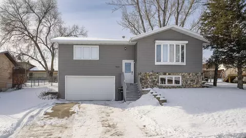 1401 17th St SE, Mandan, ND 58554