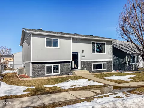 Exterior - 1820 28th St W, Williston, ND 58801 photo 3 of 6