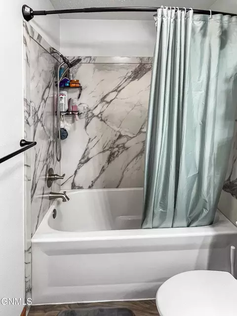 Bath - 1820 28th St W, Williston, ND 58801 photo 3 of 4