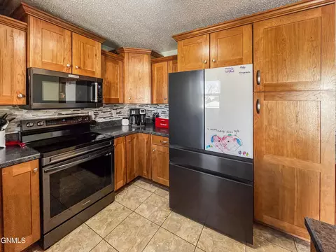 Kitchen - 1820 28th St W, Williston, ND 58801 photo 4 of 7