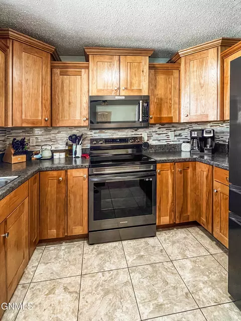 Kitchen - 1820 28th St W, Williston, ND 58801 photo 3 of 7