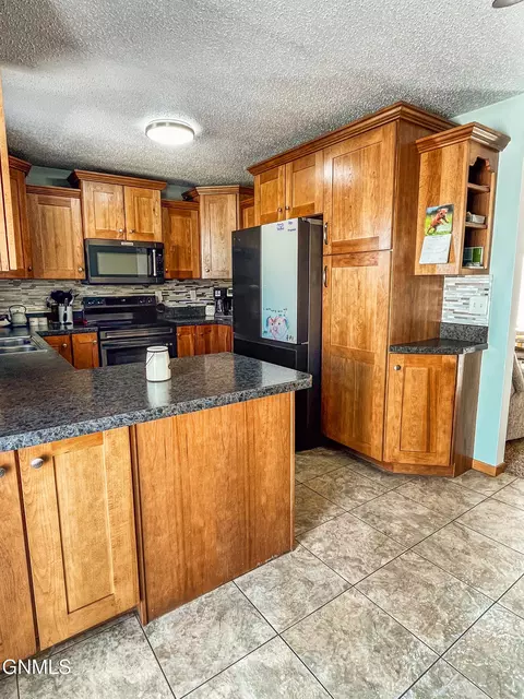 Kitchen - 1820 28th St W, Williston, ND 58801 photo 2 of 7