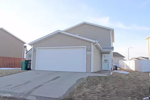 1130 Madison Ln, Bismarck, ND 58503