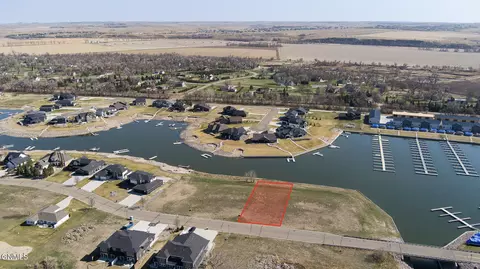 5813 Misty Waters Dr, Bismarck, ND 58503