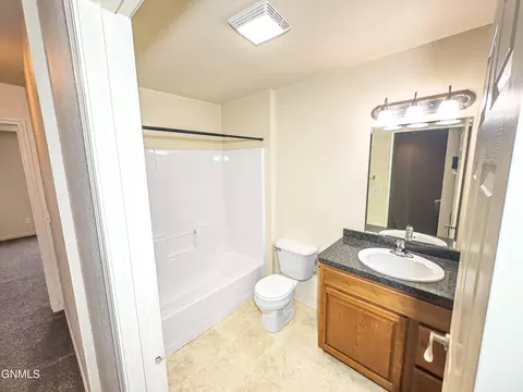 Bath - 719 9th St E, Williston, ND 58801 photo 2 of 3