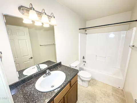 Bath - 719 9th St E, Williston, ND 58801 photo 3 of 3