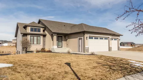 508 Granite Dr, Bismarck, ND 58503