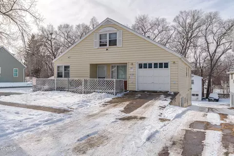 612 19th St, Bismarck, ND 58501