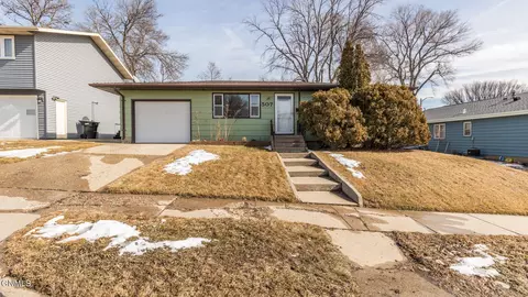 507 22nd St, Bismarck, ND 58501