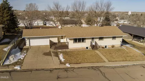407 E Street St S, Glen Ullin, ND 58631