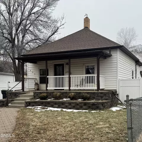405 6th Ave NW, Mandan, ND 58554