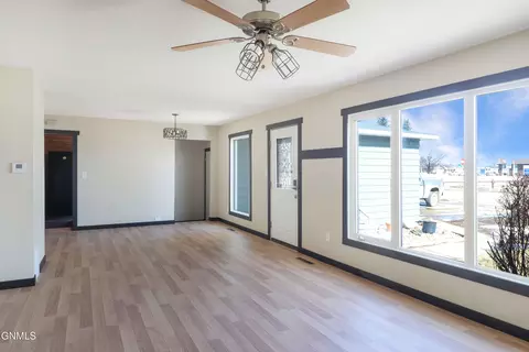 Living - 1017 15th Ave W, Williston, ND 58801 photo 2 of 5