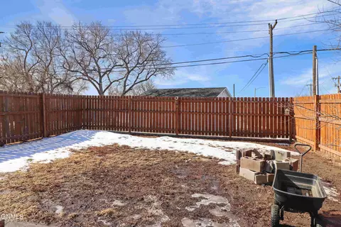 Exterior - 1017 15th Ave W, Williston, ND 58801 photo 2 of 4