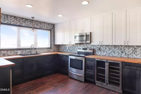 Kitchen - 1017 15th Ave W, Williston, ND 58801 photo 1 of 6
