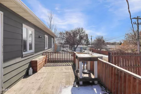 Exterior - 1017 15th Ave W, Williston, ND 58801 photo 3 of 4