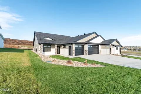 1918 Prairie Hawk Dr, Bismarck, ND 58503