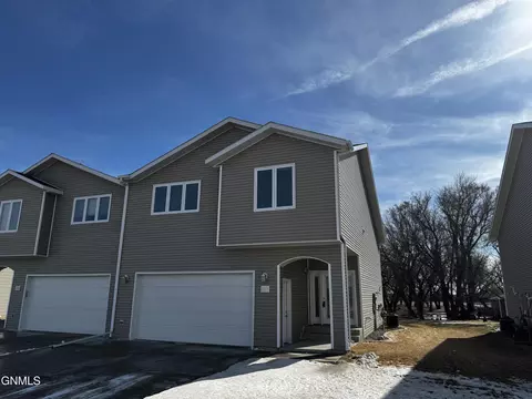 3717 Mckenzie Dr SE, Mandan, ND 58554