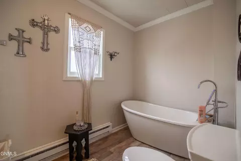 Bath - 105 7th St NW, Hettinger, ND 58639 photo 1 of 2