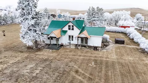 105 7th St NW, Hettinger, ND 58639