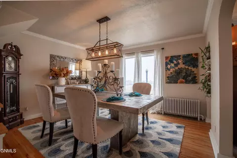 Dining - 105 7th St NW, Hettinger, ND 58639 photo 2 of 2