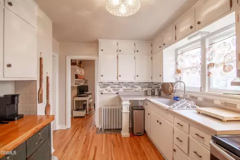 Kitchen - 105 7th St NW, Hettinger, ND 58639 photo 4 of 4