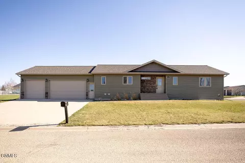 1307 13th St SW, Jamestown, ND 58401