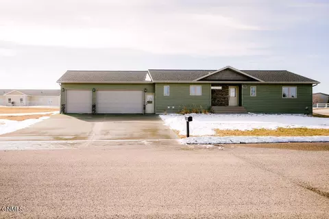 1307 13th St SW, Jamestown, ND 58401