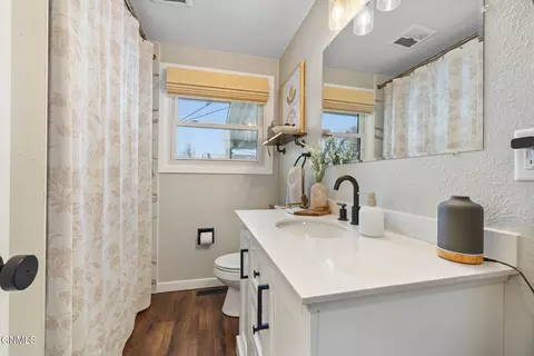 Bath - 1106 Sioux St, Williston, ND 58801 photo 1 of 2