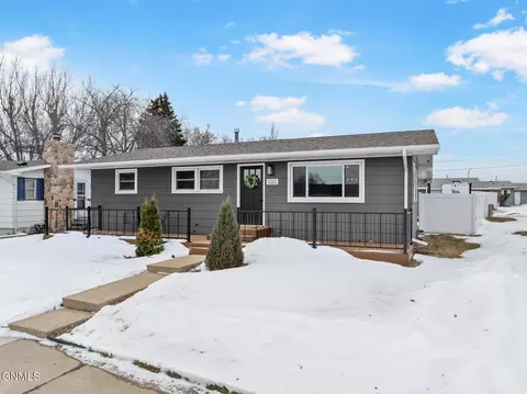 Exterior - 1106 Sioux St, Williston, ND 58801 photo 2 of 9