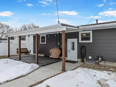 Exterior - 1106 Sioux St, Williston, ND 58801 photo 7 of 9