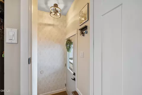Entry Way - 1106 Sioux St, Williston, ND 58801 photo 1 of 1