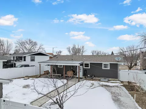 Exterior - 1106 Sioux St, Williston, ND 58801 photo 6 of 9