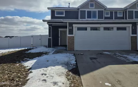 3517 9th Ave NE, Watford City, ND 58854