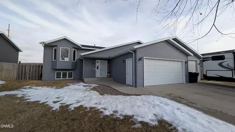 65 Mcginnis Way, Lincoln, ND 58504