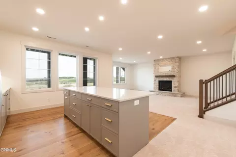 8519 Norman Pl, Bismarck, ND 58503 photo 34